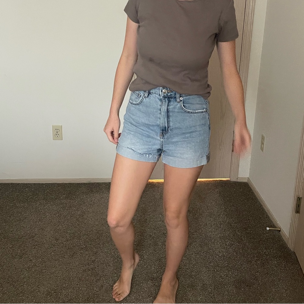 H&M Taupe Short Sleeve Tee